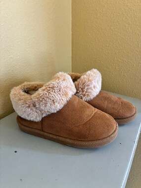 The Children's Place Girls Platform Teddy Slip Ons Tan, size 2